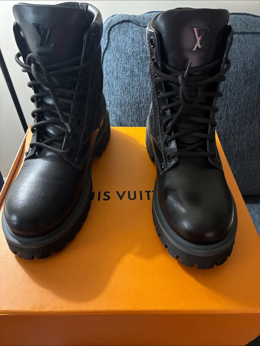 Lv boots - Picture 3 of 6